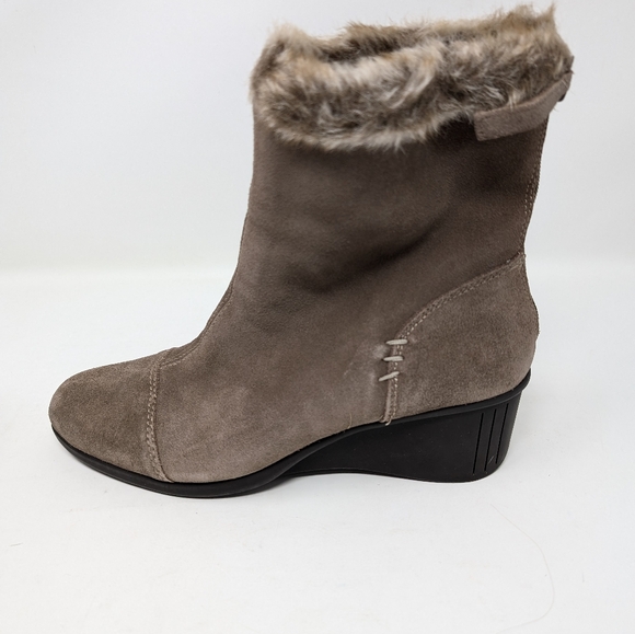 Women's suede Aeropostale boots, size 9. Tan. Two inch wedge heel. - Picture 3 of 13